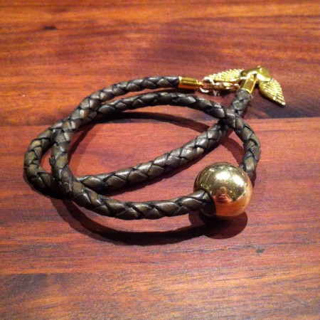 Dubbele leren armband met gouden kraal