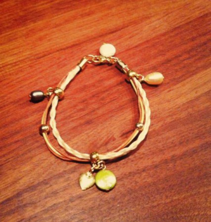 Armband met leer en rivierparels