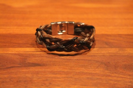 Brede armband gevlochten met vlechtje